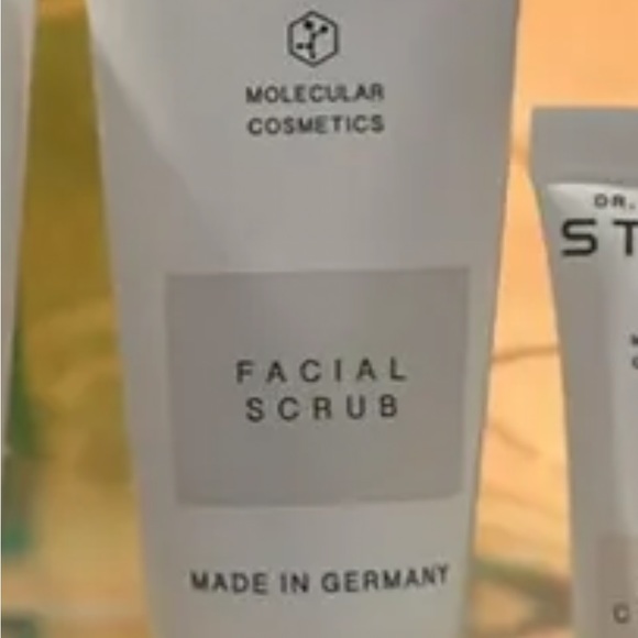 Dr. Barbara Sturm Molecular Cosmetics Discovery Kit - Picture 4 of 9